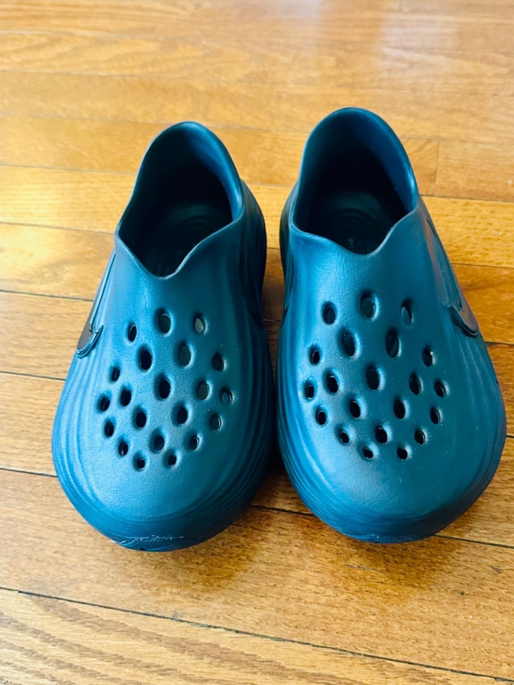 Nike ReactX Rejuven8 Clogs – Boys Size 3Y Black Slip-On Recovery Shoes - Picture 2 of 6